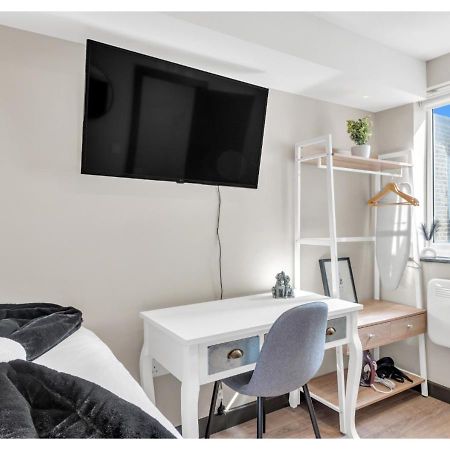 Stay & Explore: Convenient Studio - Prime Location Londra Esterno foto