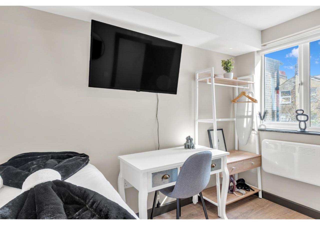 Stay & Explore: Convenient Studio - Prime Location Londra Esterno foto