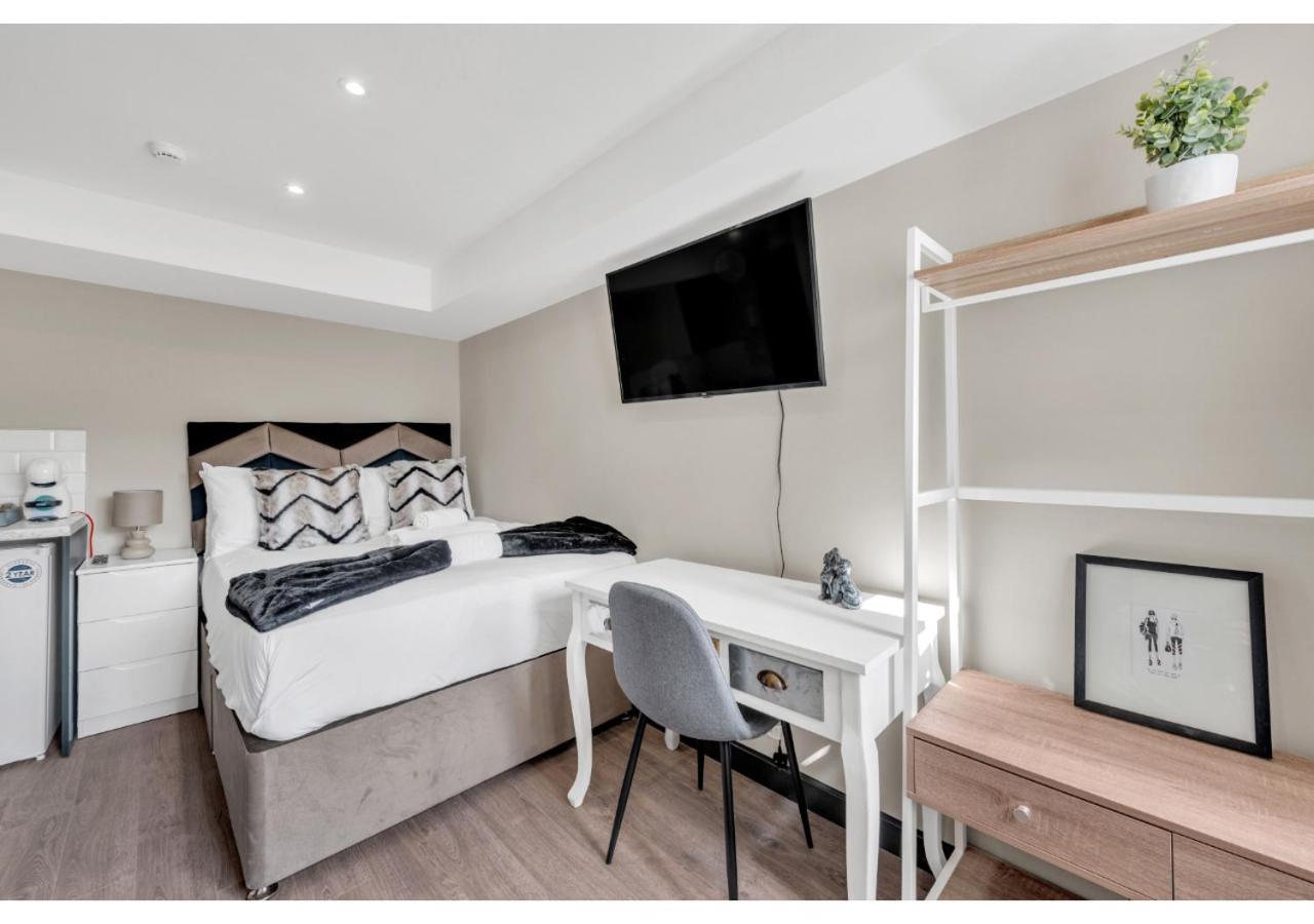 Stay & Explore: Convenient Studio - Prime Location Londra Esterno foto