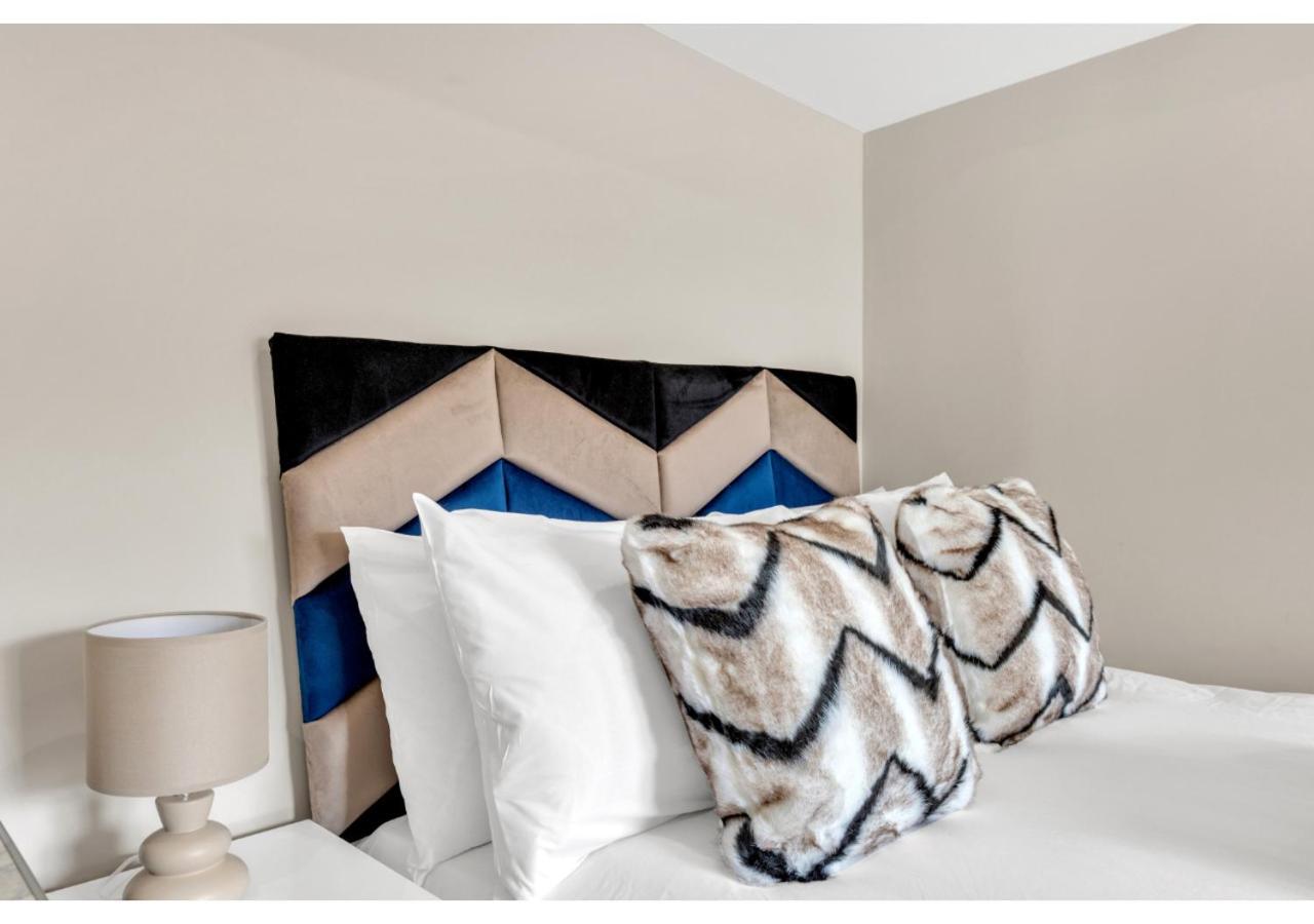 Stay & Explore: Convenient Studio - Prime Location Londra Esterno foto